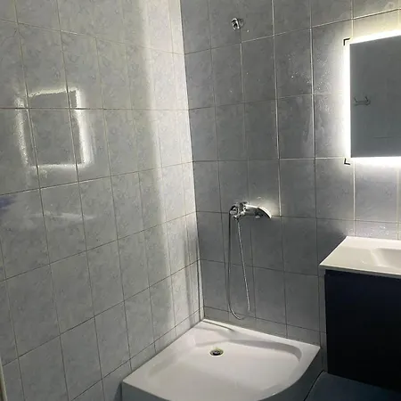 E&b Cosy 5 تيرانا